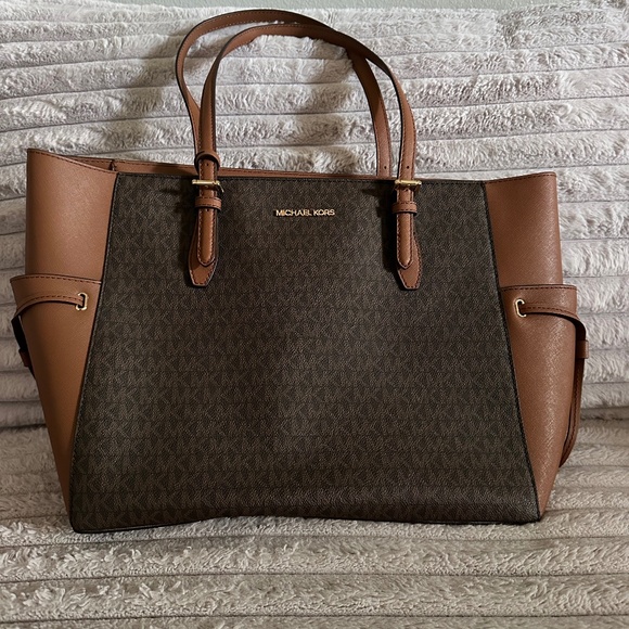 Michael  Kors purse - Picture 1 of 2